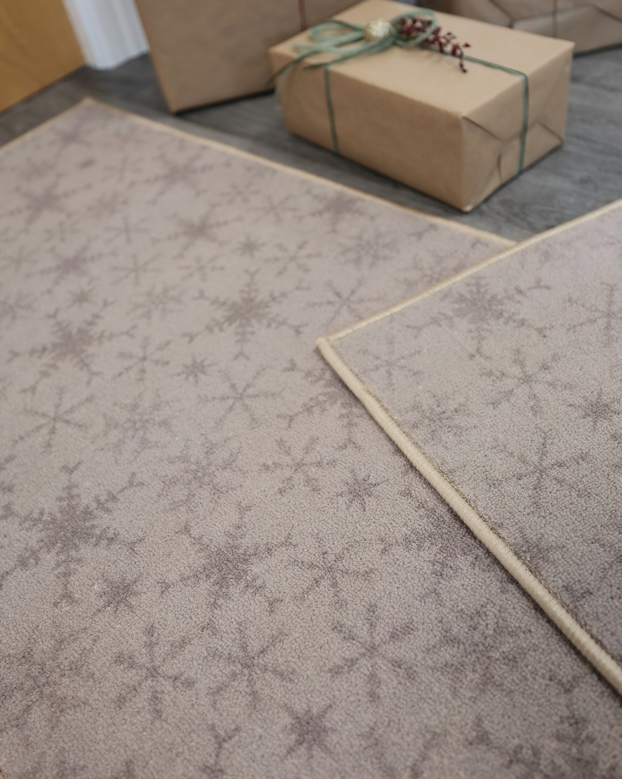 Snow Flake Christmas Runner and Mat Pack